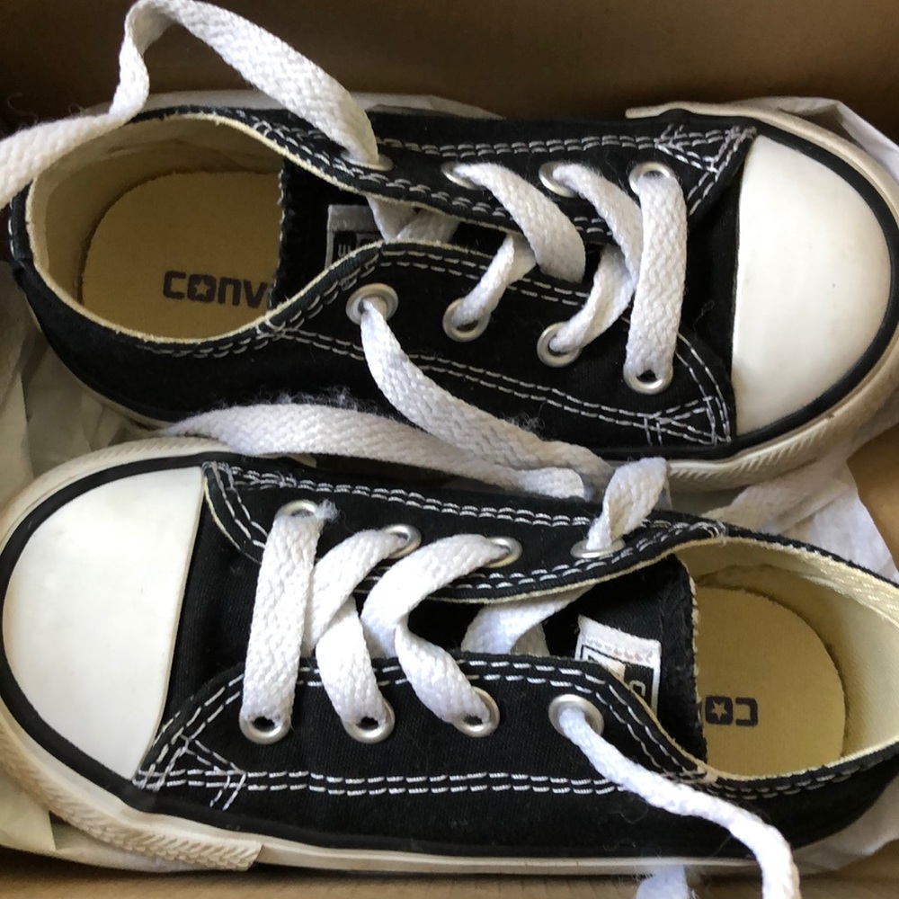 Black converse low tops